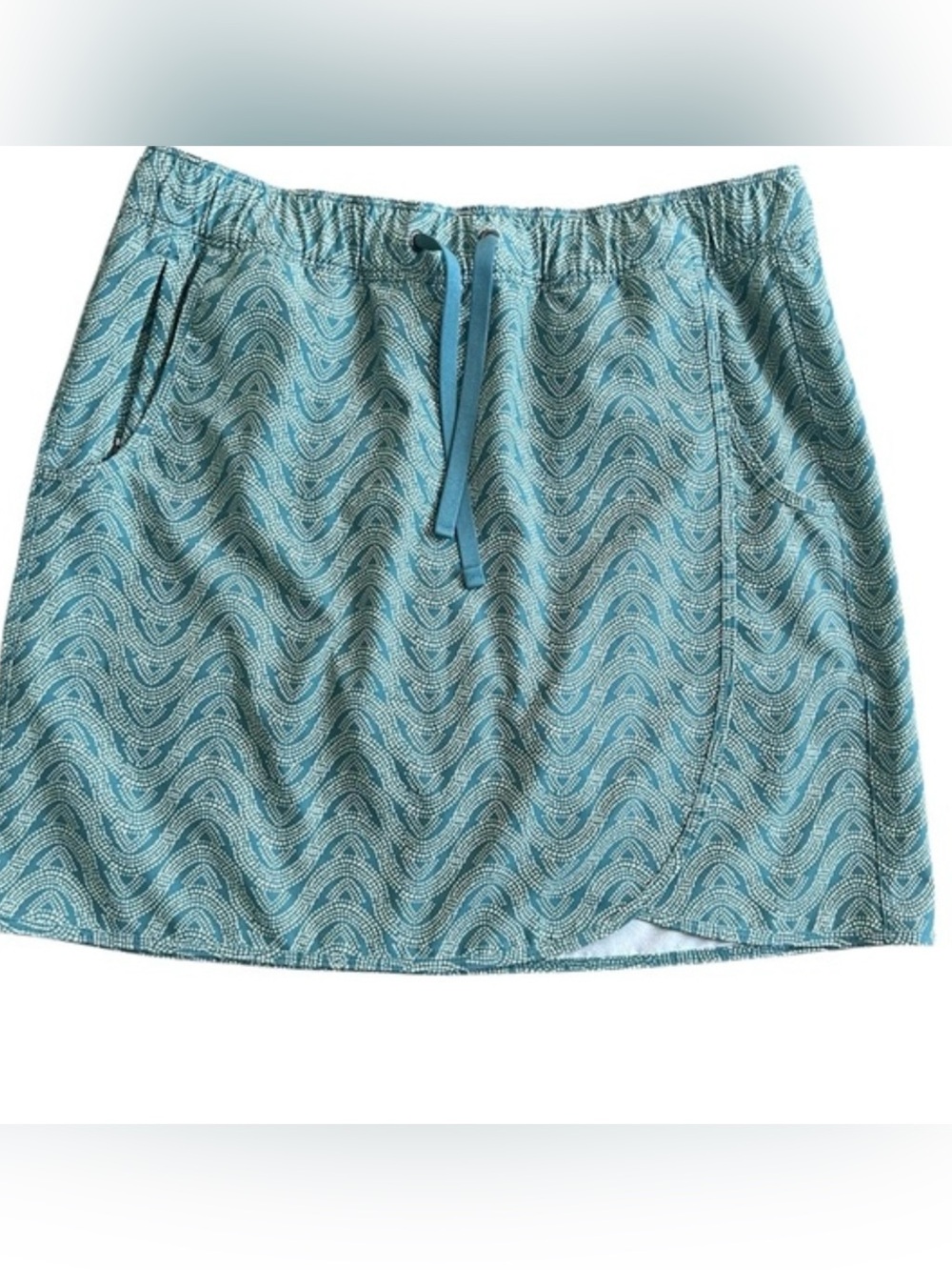 Patagonia women’s Wave Print Drawstring Skort size large